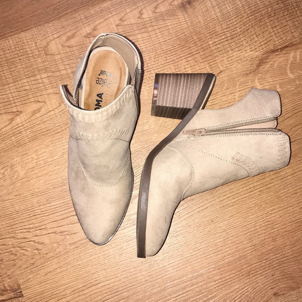 New never used Sonoma heels